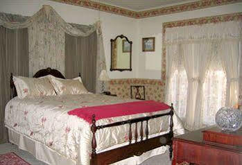 Elmira'S Painted Lady Bed & Breakfast المظهر الخارجي الصورة