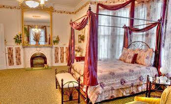 Elmira'S Painted Lady Bed & Breakfast المظهر الخارجي الصورة